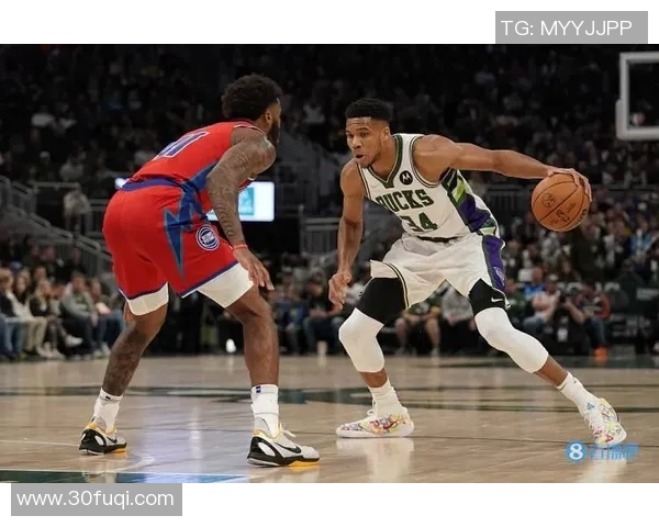 苦苦支撑！字母哥半场12投7中得15分6板2助1盖帽 球队落后19分